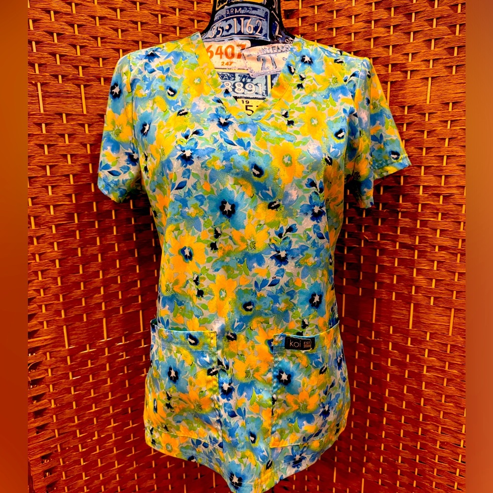 Koi Scrub Top, Size S